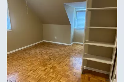 15 Laurel Pl, Fairfield, NJ 07004 - Photo 9