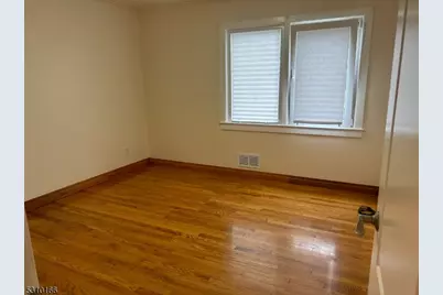 15 Laurel Pl, Fairfield, NJ 07004 - Photo 7