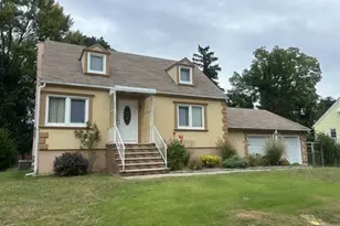 15 Laurel Pl, Fairfield, NJ 07004 - Photo 1