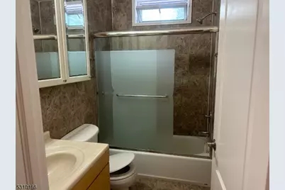 15 Laurel Pl, Fairfield, NJ 07004 - Photo 5