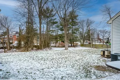 304 Maplecrest Rd, Edison Twp., NJ 08820 - Photo 33