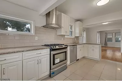 983 Colonial Ave, Union Township, NJ 07083 - Photo 17