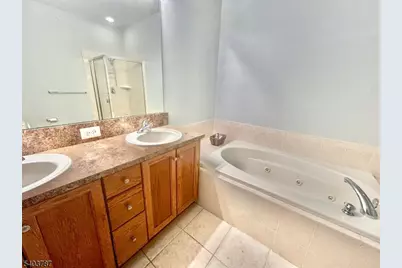 172 Winchester Ct, Clifton, NJ 07013 - Photo 11