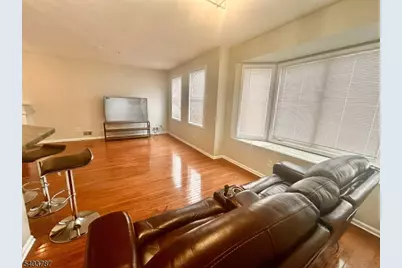 172 Winchester Ct, Clifton, NJ 07013 - Photo 3