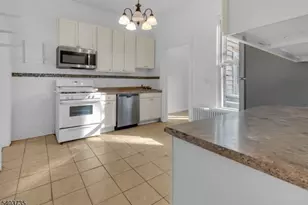 564 Hudson Ave, Weehawken, NJ 07086 - Photo 3