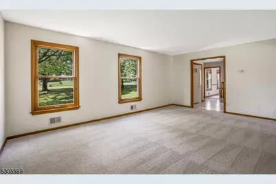 34 Willow Brook Ln, Clinton Township, NJ 08801 - Photo 5