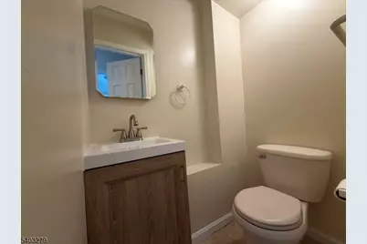 263 Kipp Ave, Hasbrouck Heights, NJ 07604 - Photo 15