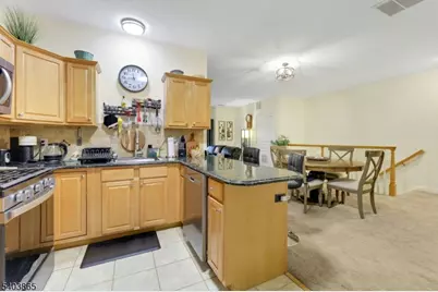 520 Victor St #8, Saddle Brook Township, NJ 07663 - Photo 5