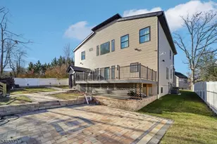 24 Holmes Ln, Wayne Twp., NJ 07470 - Photo 39