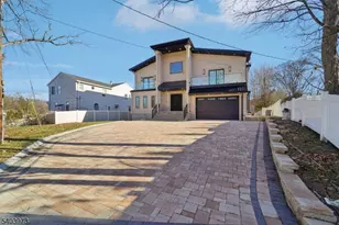 24 Holmes Ln, Wayne Twp., NJ 07470 - Photo 3