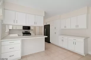 526 County Rd 579, Raritan Township, NJ 08551 - Photo 15