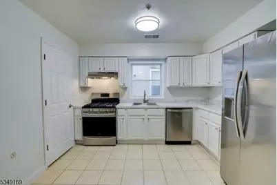 131 Schley St, Newark, NJ 07112 - Photo 7