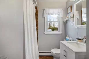 413 Diggles Pl, Vernon, NJ 07422 - Photo 3