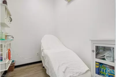 931 Amboy Ave, Edison, NJ 08837 - Photo 15