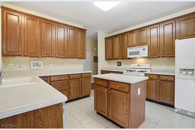 811 Holly Ln #811, Cedar Grove, NJ 07009 - Photo 13