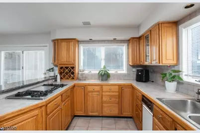 13 Park Ave, Green Brook Township, NJ 08812 - Photo 3