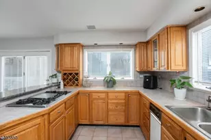 13 Park Ave, Green Brook Township, NJ 08812 - Photo 3