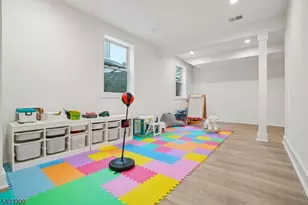 18 Glendale Ave, Livingston, NJ 07039 - Photo 43