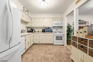 360 Hoover Ave, Bloomfield, NJ 07003 - Photo 7