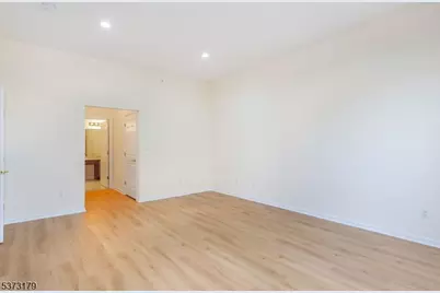 511 Four Seasons Dr #511, Wayne, NJ 07470 - Photo 13