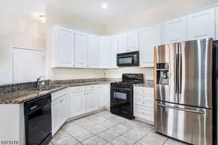 511 4 Seasons Dr, Wayne, NJ 07470 - Photo 9