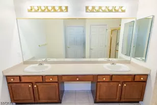 511 4 Seasons Dr, Wayne, NJ 07470 - Photo 15