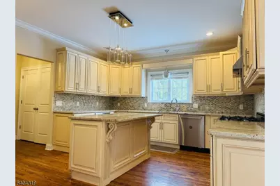 46 Elmwood Dr, Livingston, NJ 07039 - Photo 5