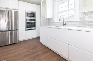 34 Kearney St, Lyndhurst Township, NJ 07071 - Photo 5