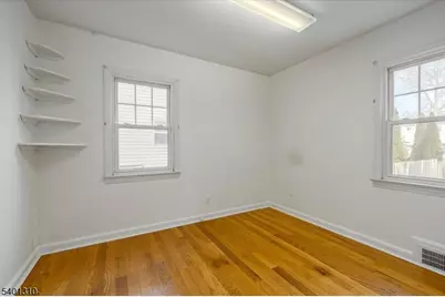 348 Roosevelt Ln, Kenilworth, NJ 07033 - Photo 9