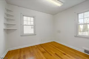 348 Roosevelt Ln, Kenilworth, NJ 07033 - Photo 9