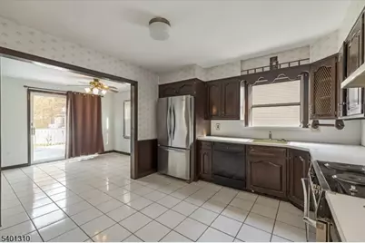 348 Roosevelt Ln, Kenilworth, NJ 07033 - Photo 5