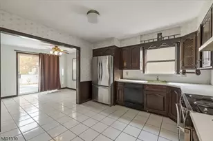 348 Roosevelt Ln, Kenilworth, NJ 07033 - Photo 5