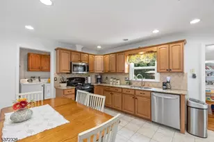60 Reinhold Terrace, Union Township, NJ 07083 - Photo 7