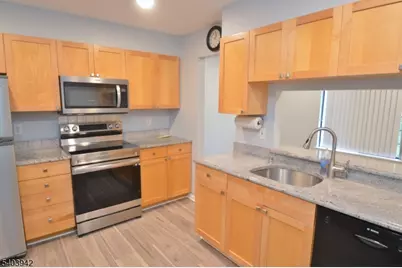 15 Foxwood Dr #E, Morris Plains, NJ 07950 - Photo 3