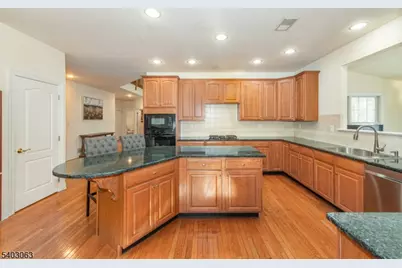 14 Greenbriar Ct, Mount Olive, NJ 07836 - Photo 9