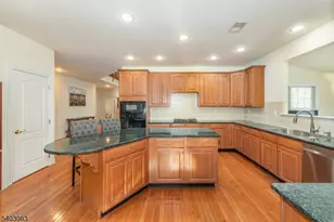 14 Greenbriar Ct, Mount Olive, NJ 07836 - Photo 9