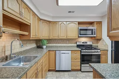 131 Sunrise Dr, Hanover Township, NJ 07981 - Photo 5