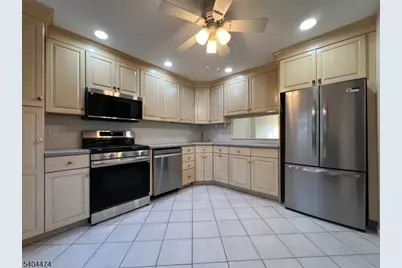 124 Chelsea Way, Bridgewater, NJ 08807 - Photo 3