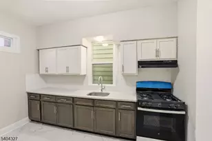 221 Wilkinson Ave, Jersey City, NJ 07305 - Photo 23