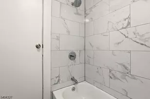 221 Wilkinson Ave, Jersey City, NJ 07305 - Photo 27