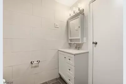 221 Wilkinson Ave, Jersey City, NJ 07305 - Photo 31