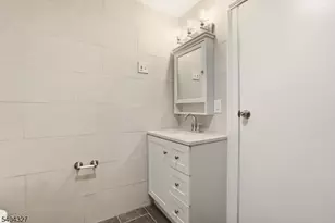 221 Wilkinson Ave, Jersey City, NJ 07305 - Photo 31