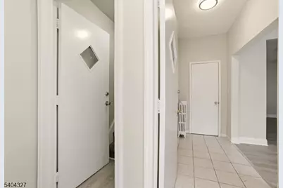 221 Wilkinson Ave, Jersey City, NJ 07305 - Photo 9