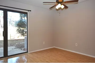 129 Hampton Ct, Franklin Township, NJ 08873 - Photo 9