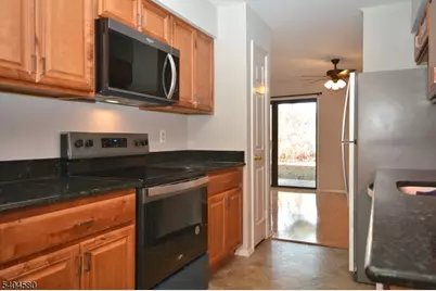 129 Hampton Ct, Franklin Township, NJ 08873 - Photo 7