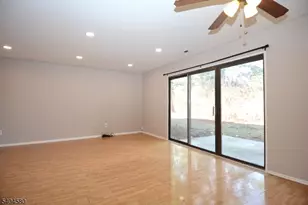 129 Hampton Ct, Franklin Township, NJ 08873 - Photo 11