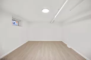 21 Eastern Pkwy, Newark, NJ 07106 - Photo 33