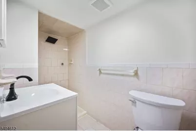 21 Eastern Pkwy, Newark, NJ 07106 - Photo 35