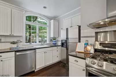 386 Park St, Montclair, NJ 07043 - Photo 19