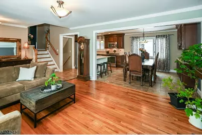 2 Eden Pl, Wayne, NJ 07470 - Photo 9